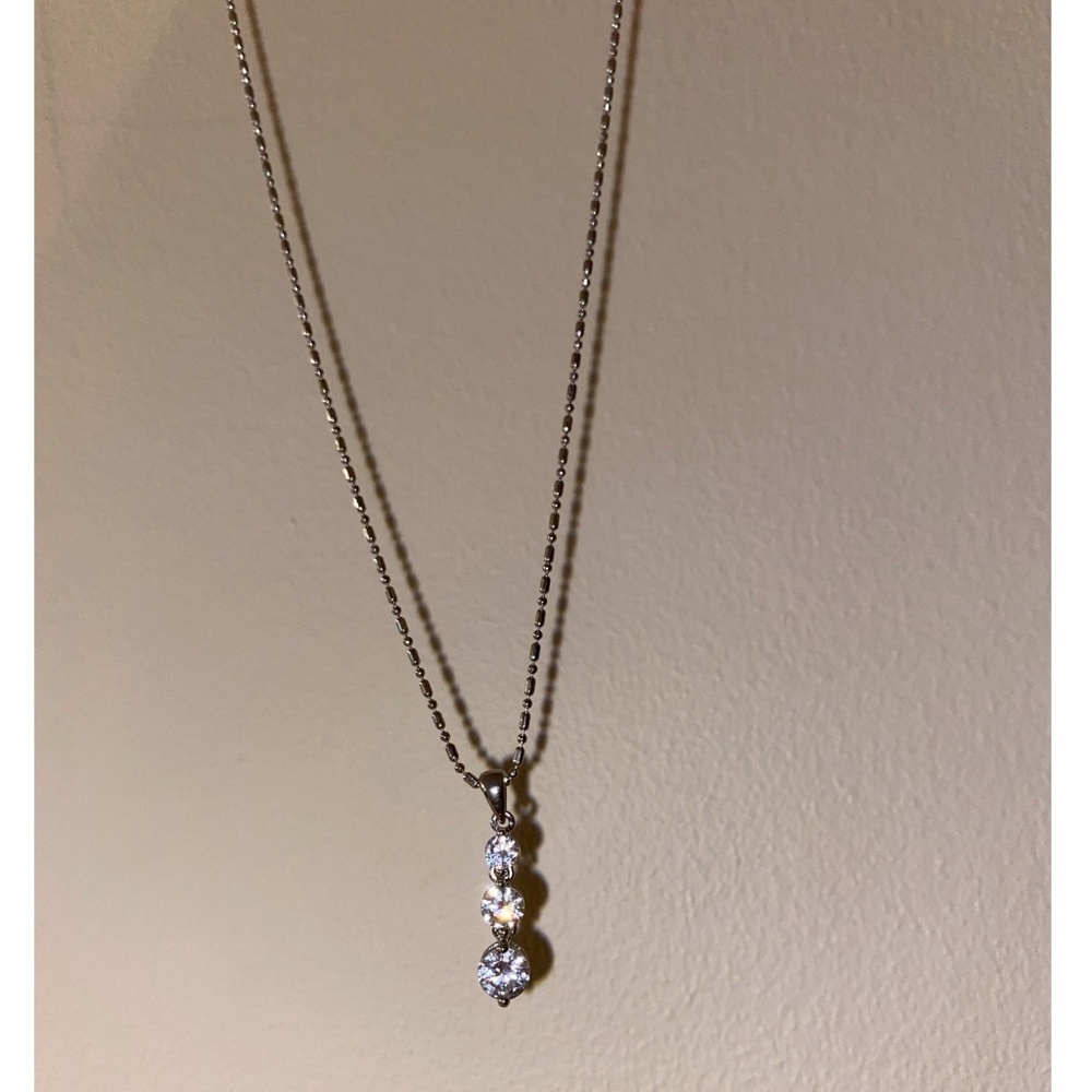 Forever 21 silver pendant necklace
